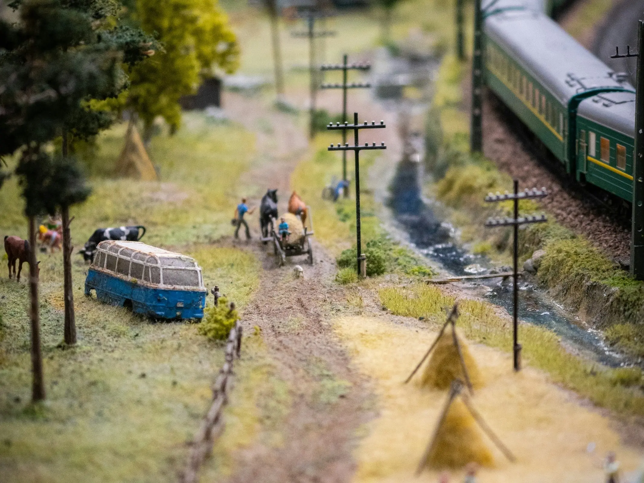 Miniature scale model