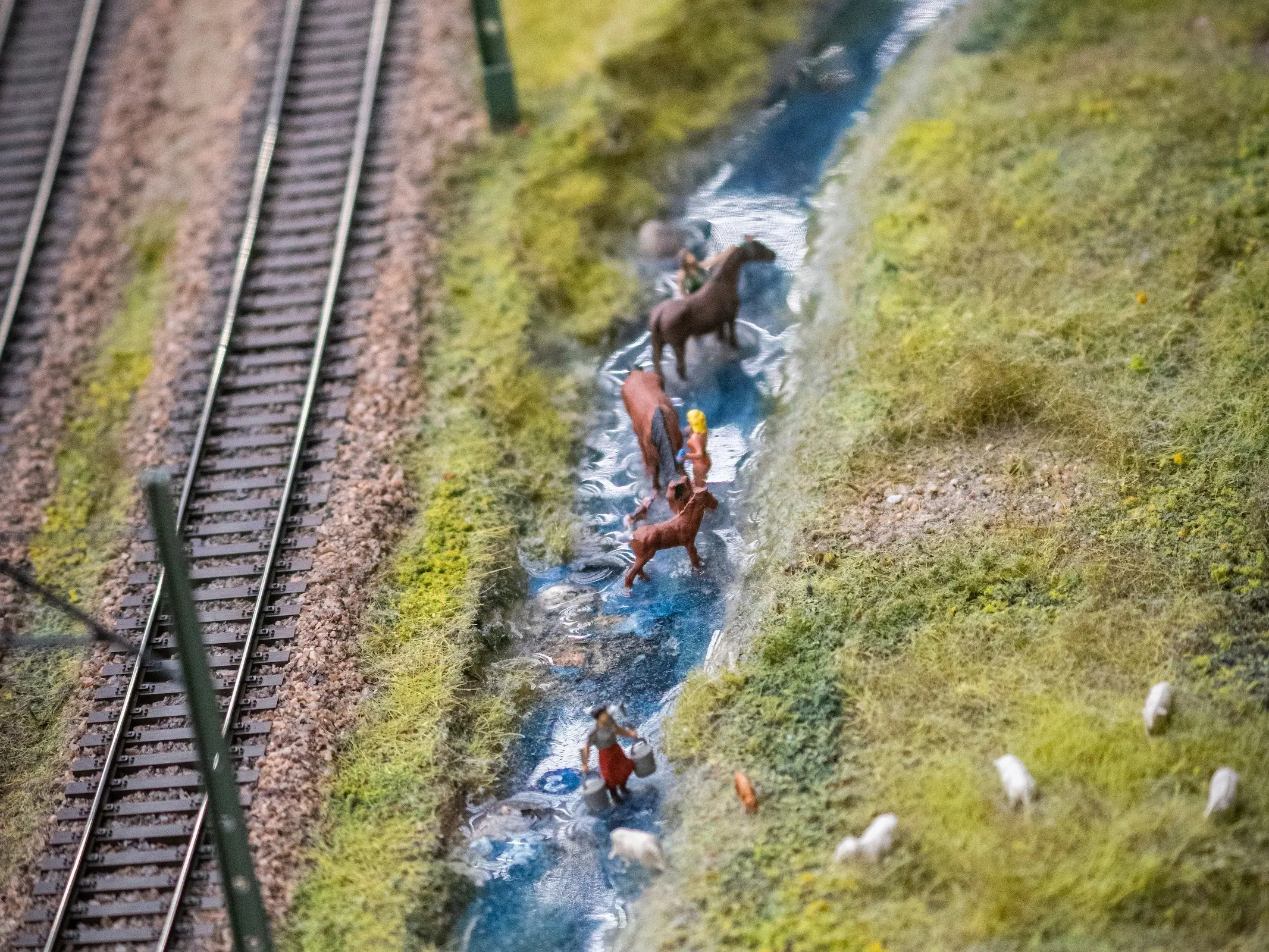 Miniature scale model